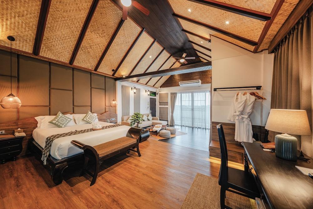 THEE Kashatharn by TH District