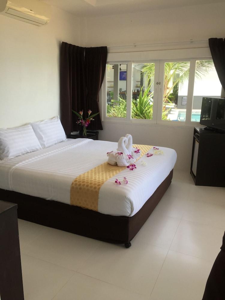 The Cosy Beach Resort