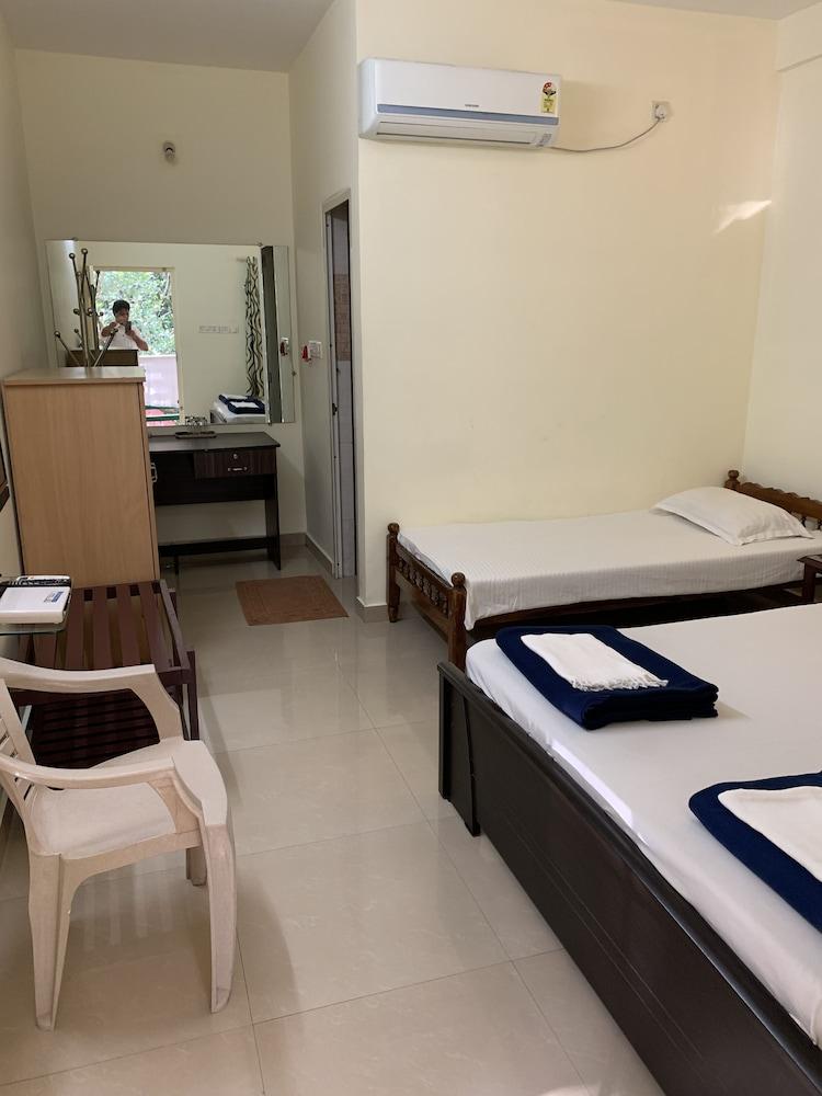 Palm Grove Service Villa