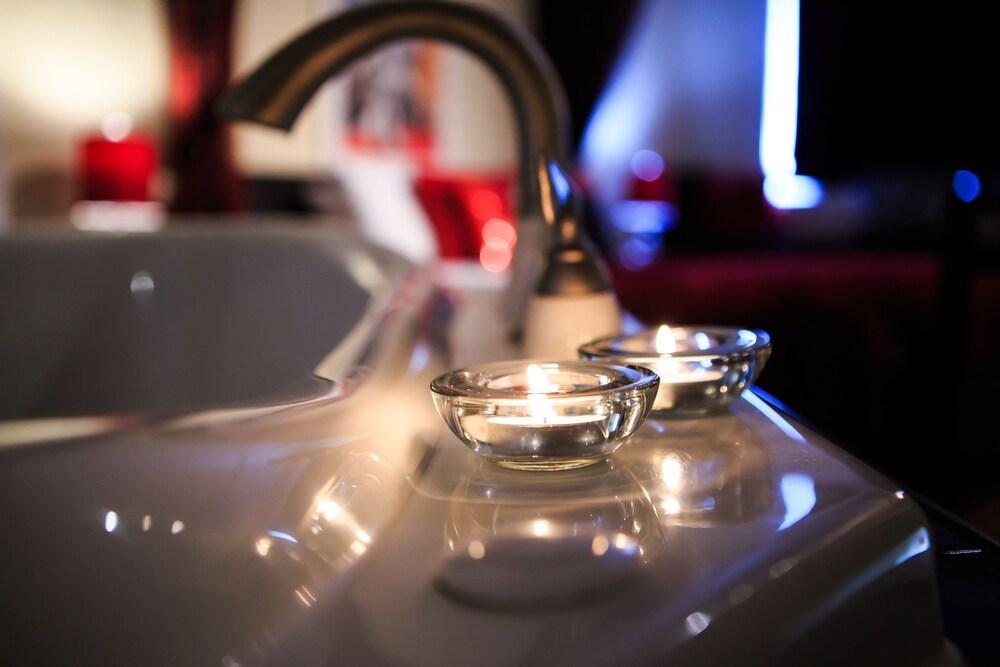 Leaside Manor by The Leaside Group