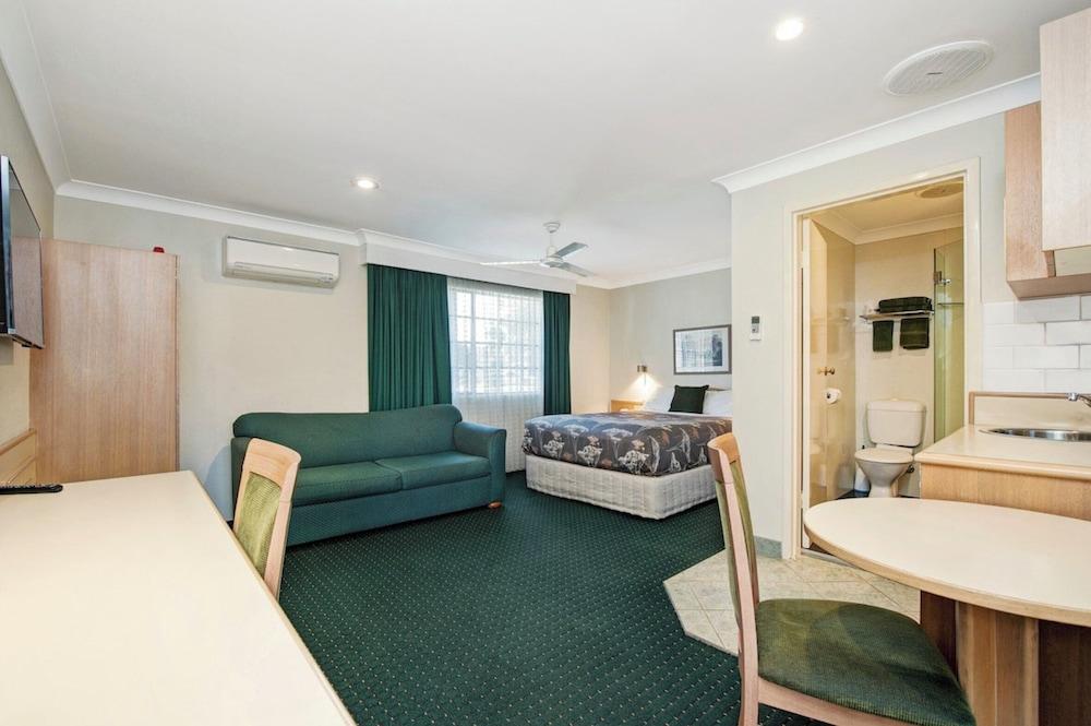 Colonial Terrace Motor Inn