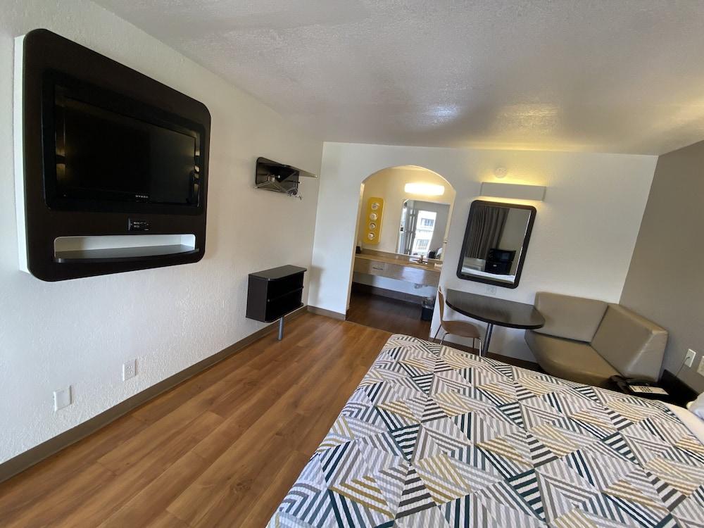 Motel 6 Bryan, TX - College Station