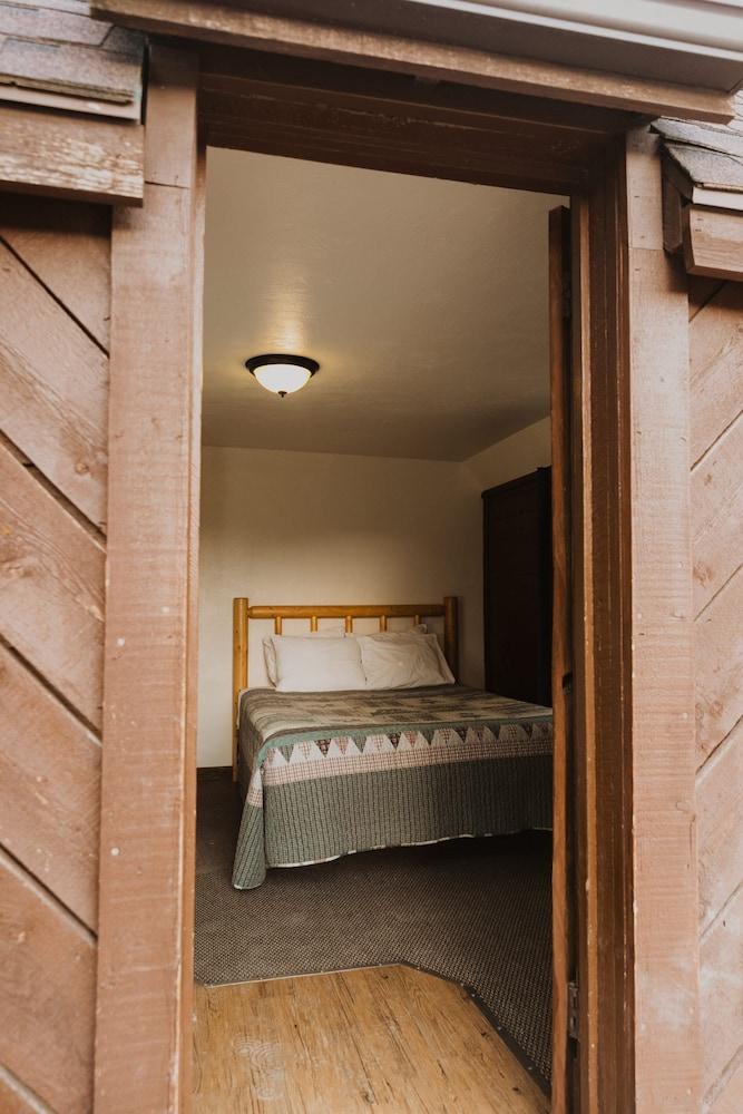 Bryce Pioneer Village