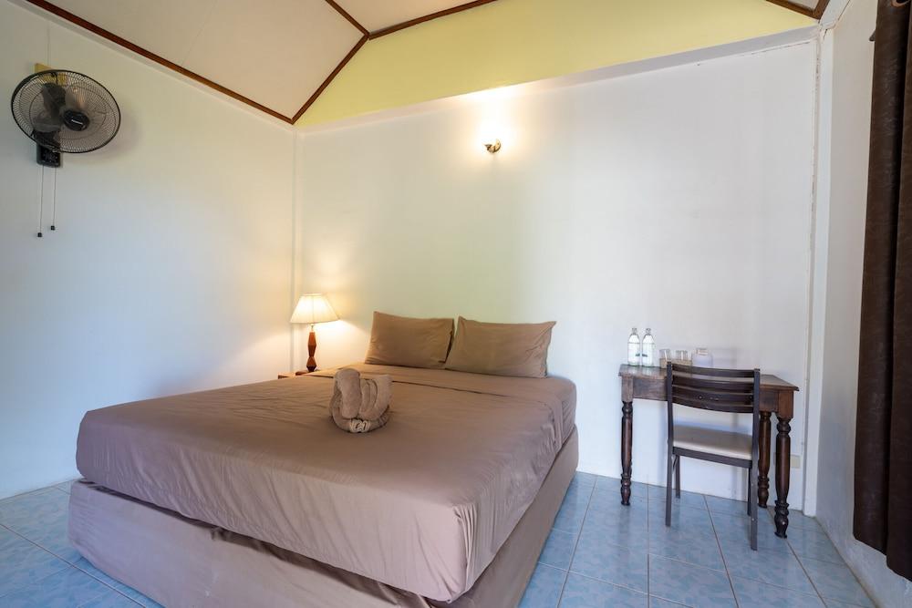 Good Days Lanta Beach Resort