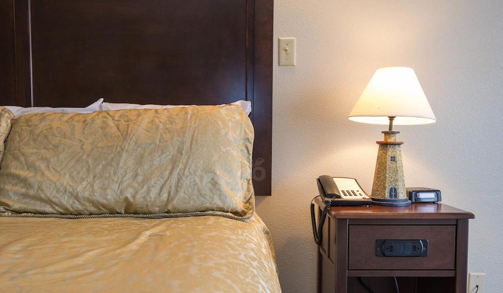 The Sandcastle Beachfront Hotel