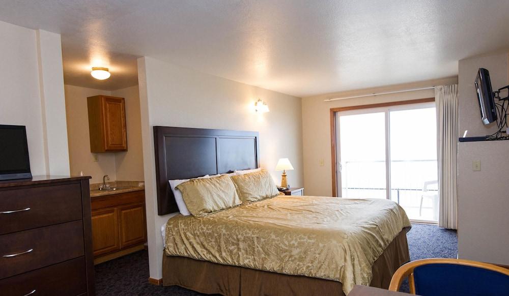 The Sandcastle Beachfront Hotel