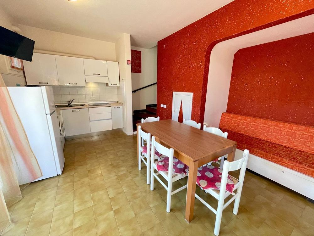 Townhouse With Garden and Shared Pool