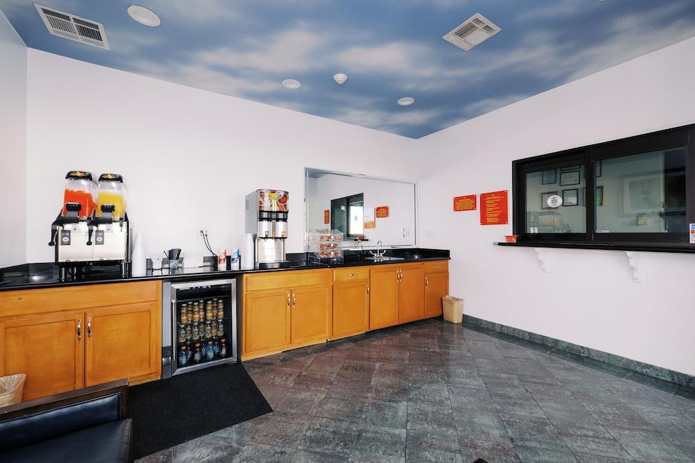 Palace Inn I10East & John Ralston