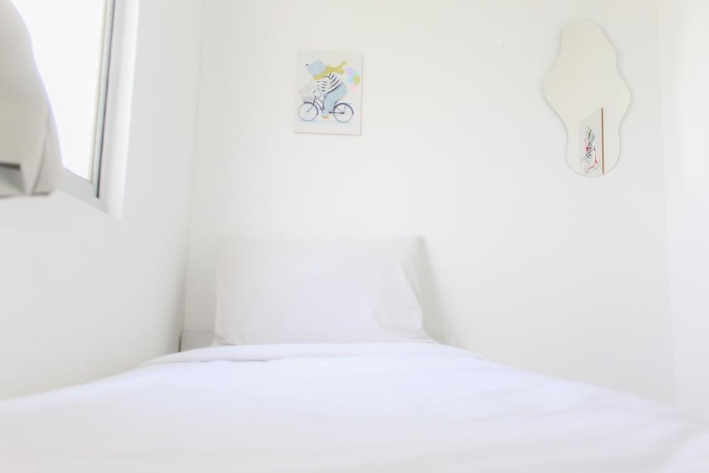 Comfortable 2BR at Emerald Bintaro Apartment