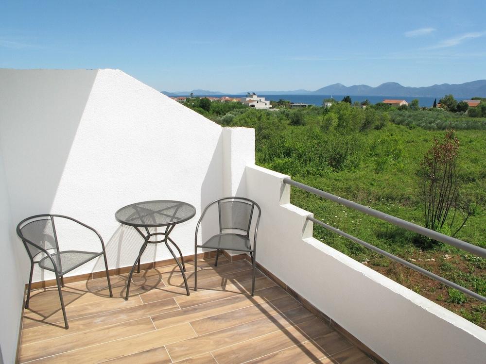 A2 - Modern apt With Balcony, sea View & Parking