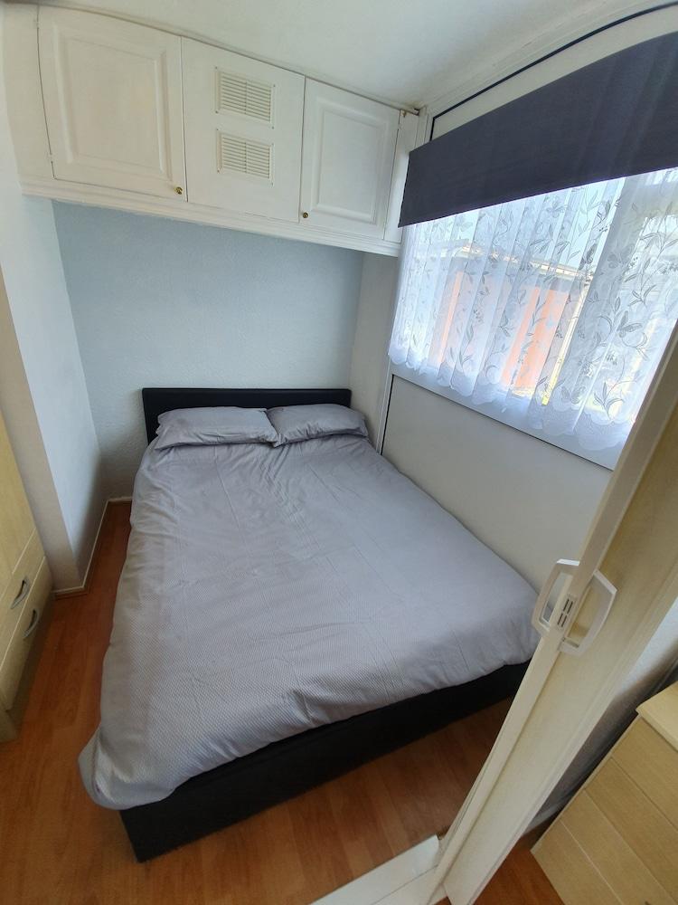 Lovely Relaxing two Bedroom Holiday Chalet