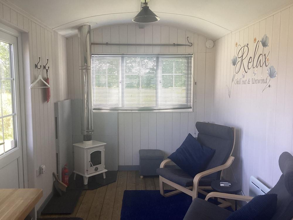 Charming Luxurious Rural Shepherds Hut