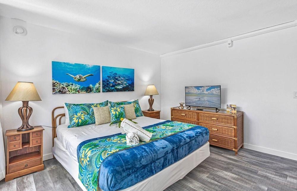 Mahana 209 2 Bedroom Condo 2 Condo by RedAwning