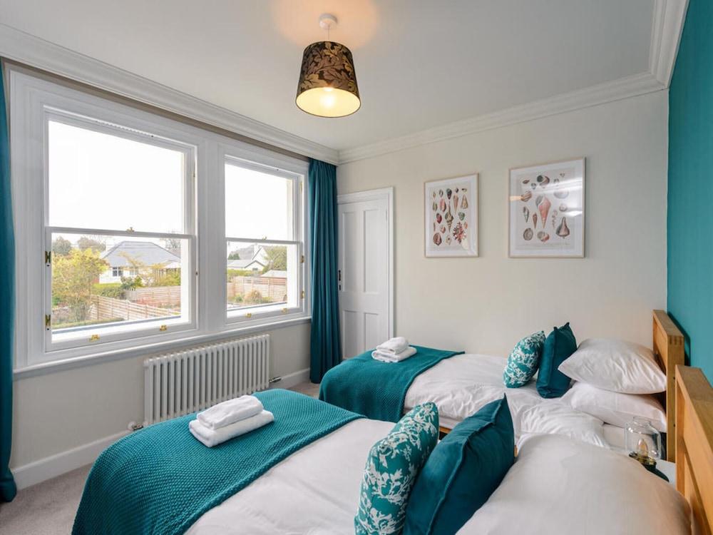 Marine House - 4 Bedrooms