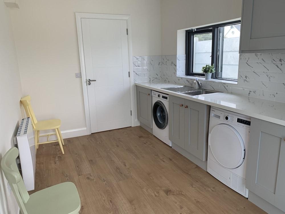 Farm House - Sleeps 7 - Garden - Parking