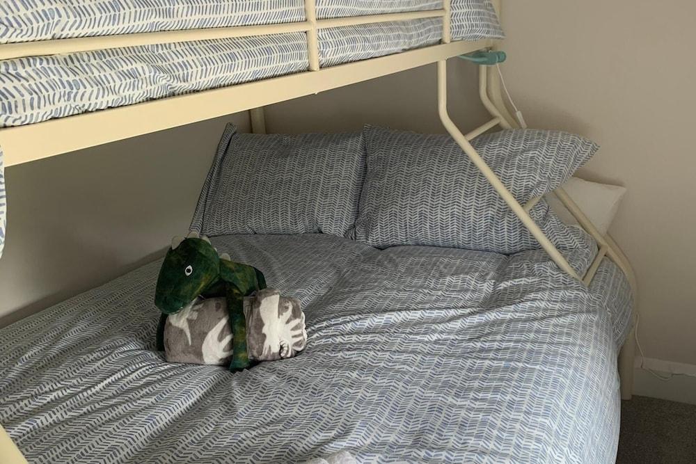 Farm House - Sleeps 7 - Garden - Parking