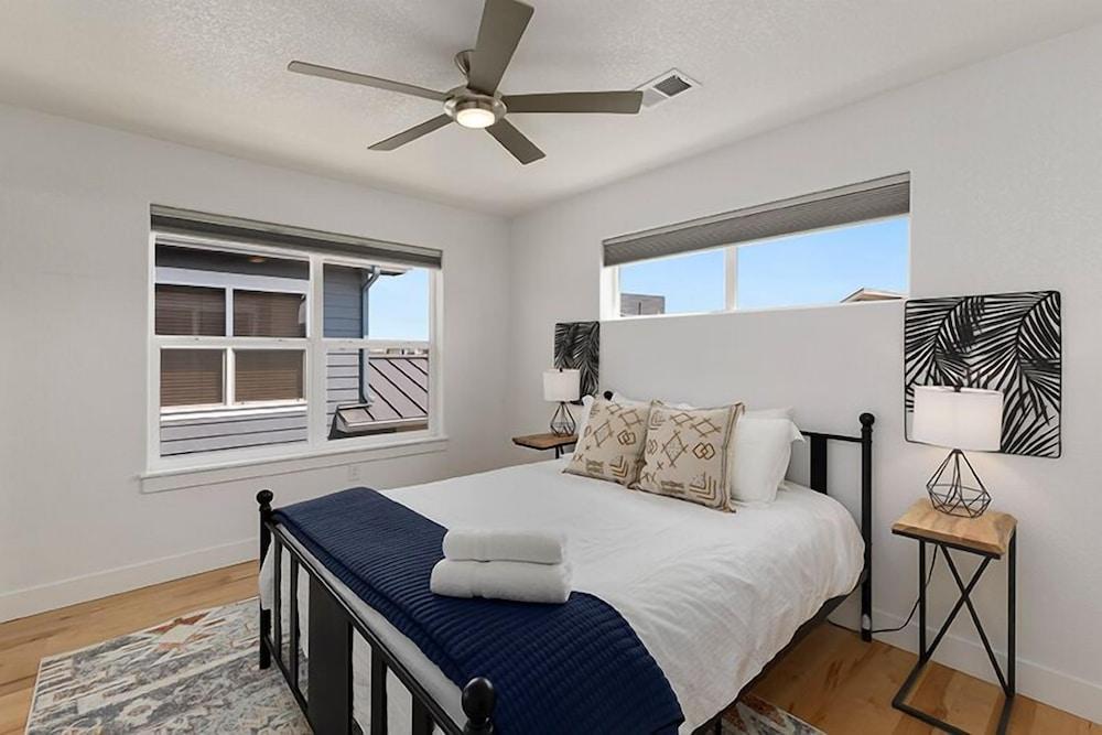 Gorgeous Townhome steps from the Brewery District!