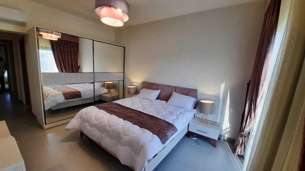 Marassi North Coast Vento View pool