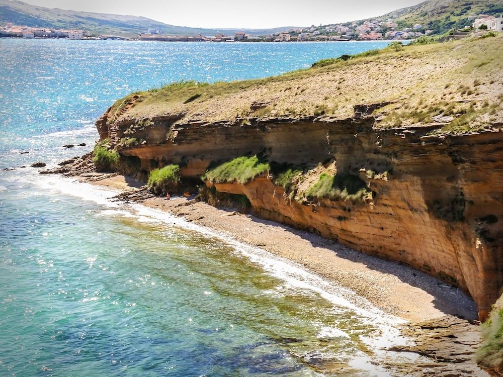 Comfy Little Couple Apartment a3