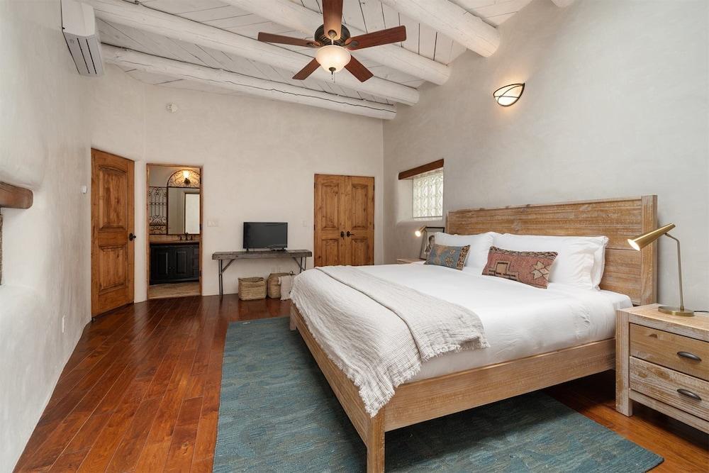 Ranchitos - Private Luxury Home With Swimming Pool