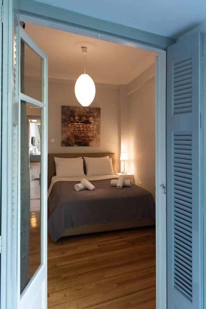 Blue Ark Acropolis Light