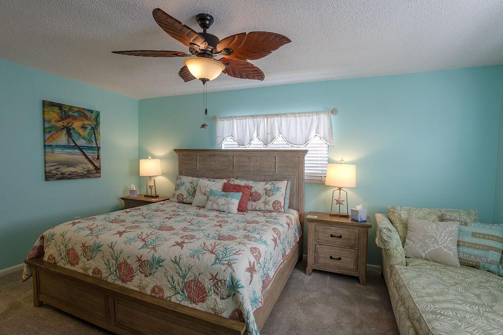 Beautiful Seashell/ Pool Star5vacations