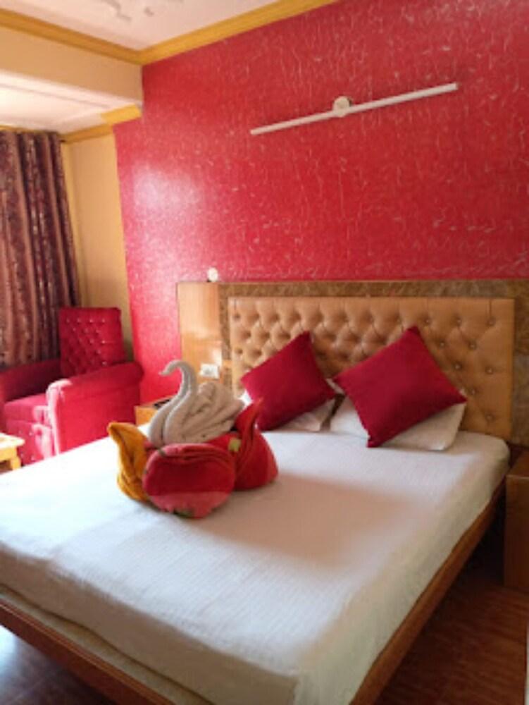 Goroomgo King Palace Shimla