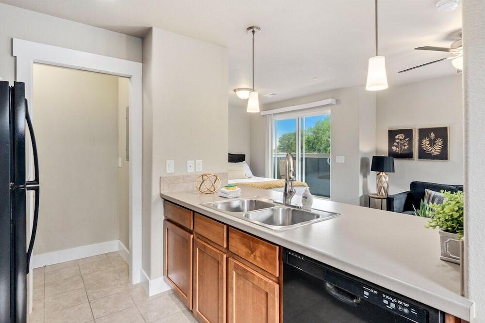 Contemporary Solar Powered Studio near Old Town!