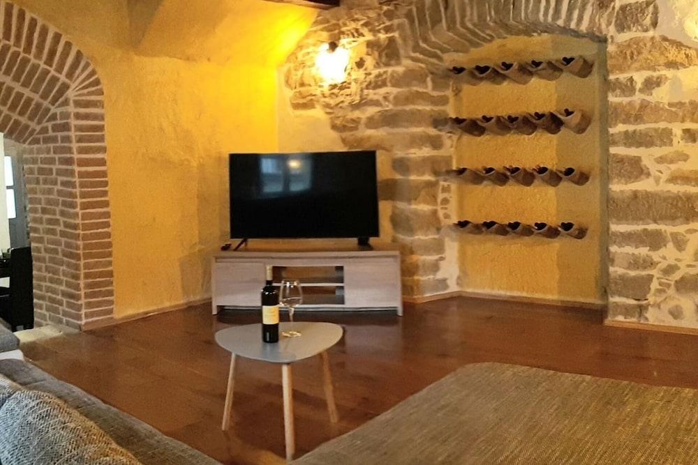 Beautiful 3-bed House in Kotli