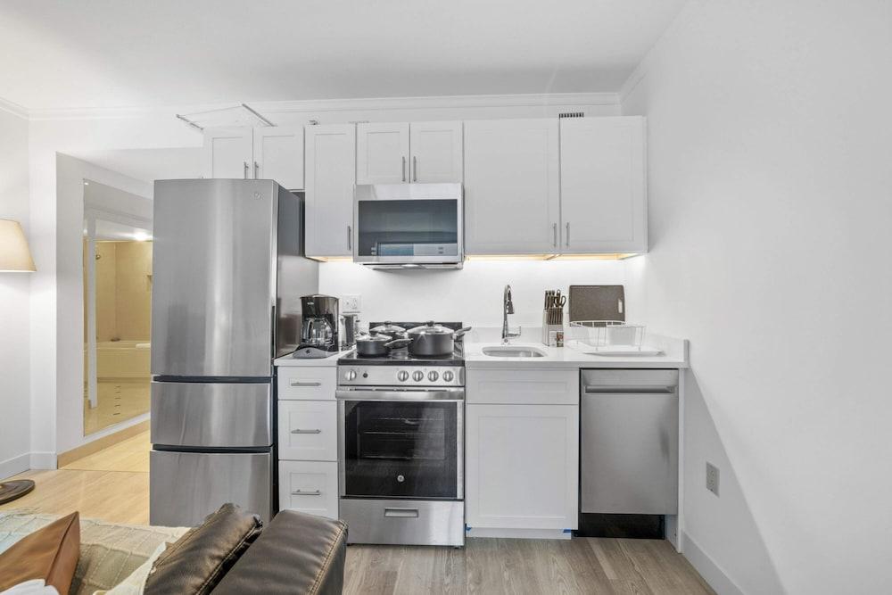 Sleep 4 Stylish Boardwalk Cozysuites Studio