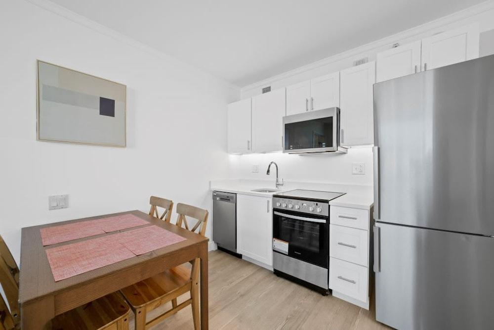 Boardwalk Cozysuites Beachfront 2BR 3BA Condo