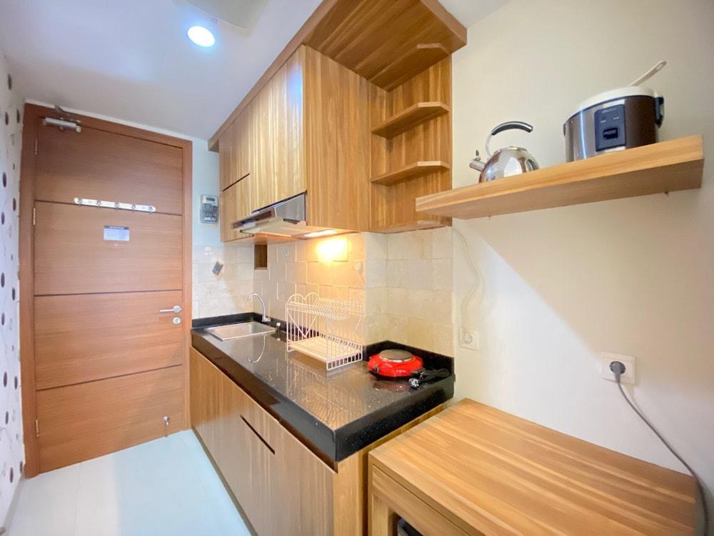 Spacious Studio Room at Beverly Dago Apartment