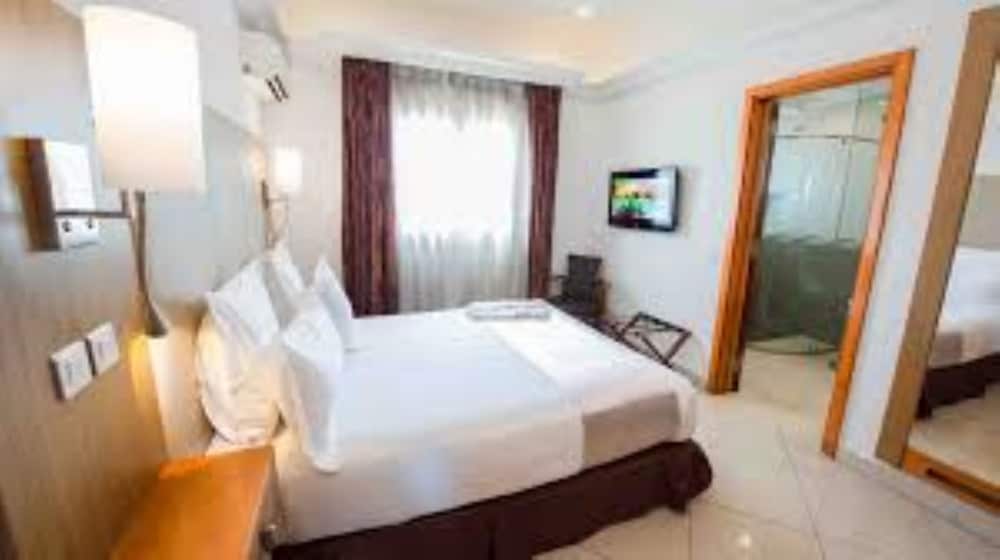 EMERGENCE DJOUDA HOTEL