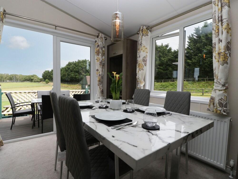 Hill View, Lilac Lodge