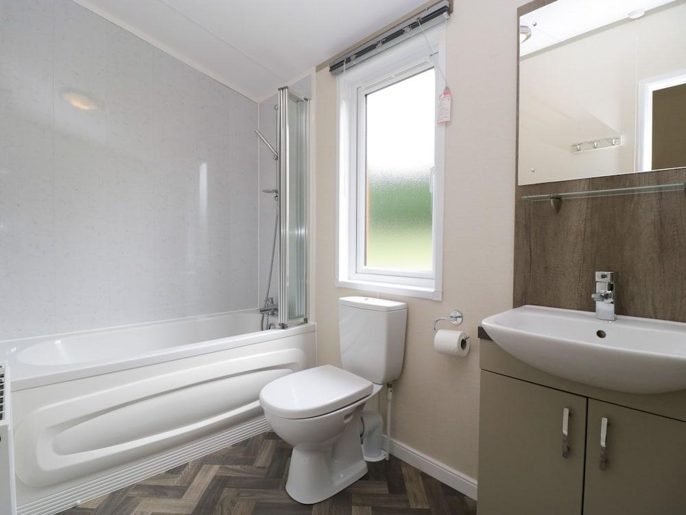 Hill View, Lilac Lodge