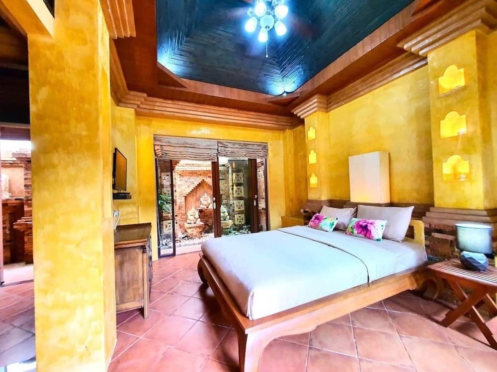 Balinese Pool Villa in Rawai