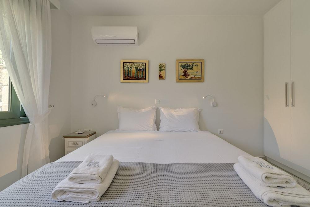 Ouzo Stone House 1, with private pool