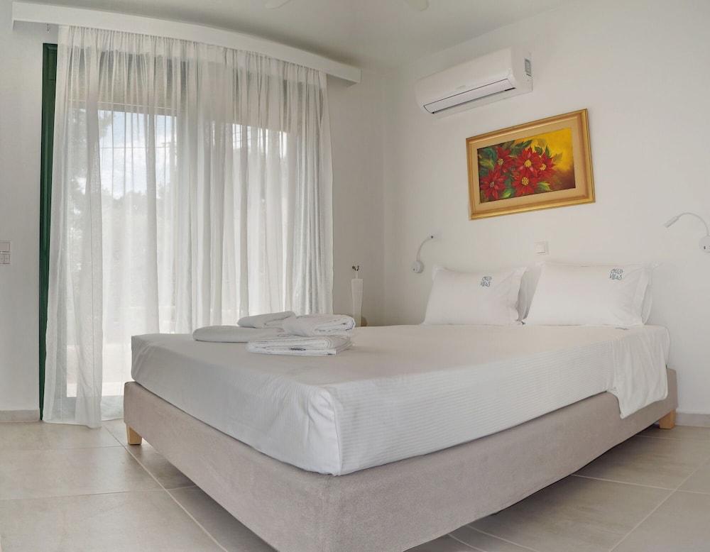 Ouzo Stone House 1, with private pool