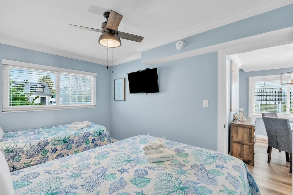 Shell Cove 106 2 Bedroom Condo by RedAwning
