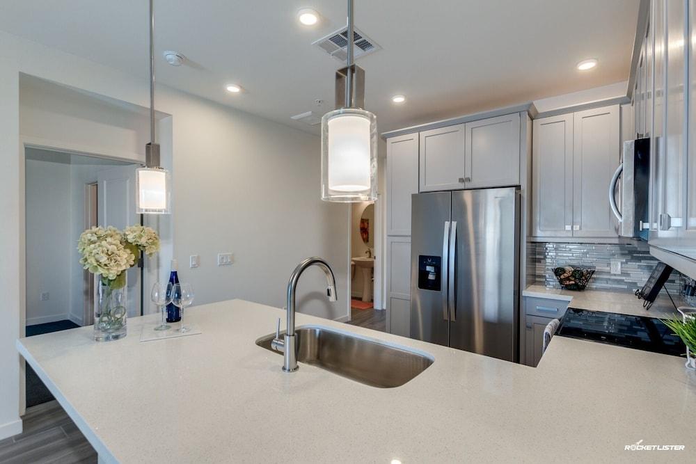 Resort Condo in Desirable Chandler. Tons of Amenities. Walk to Everything! 30 Night Min! by RedAwning