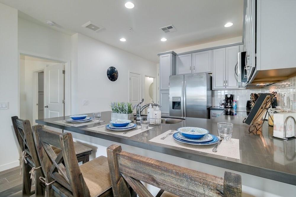 Views in Luxury Resort Condo in Chandler! Amenities Galore! Walk to Restaurants! by RedAwning