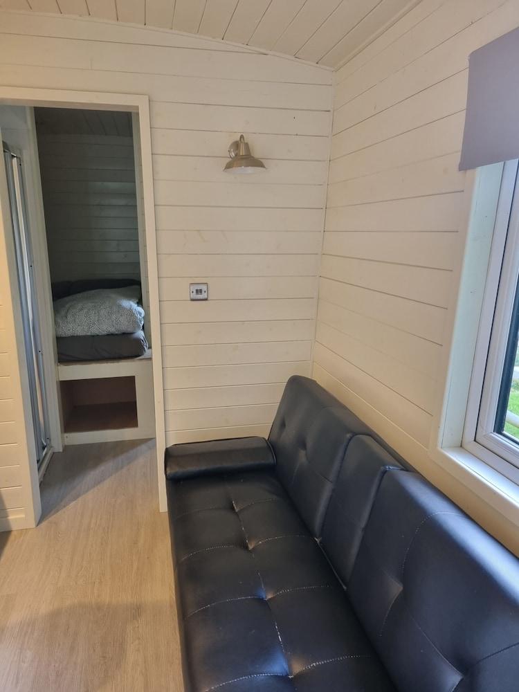 Glamping Hut - Riverview 4