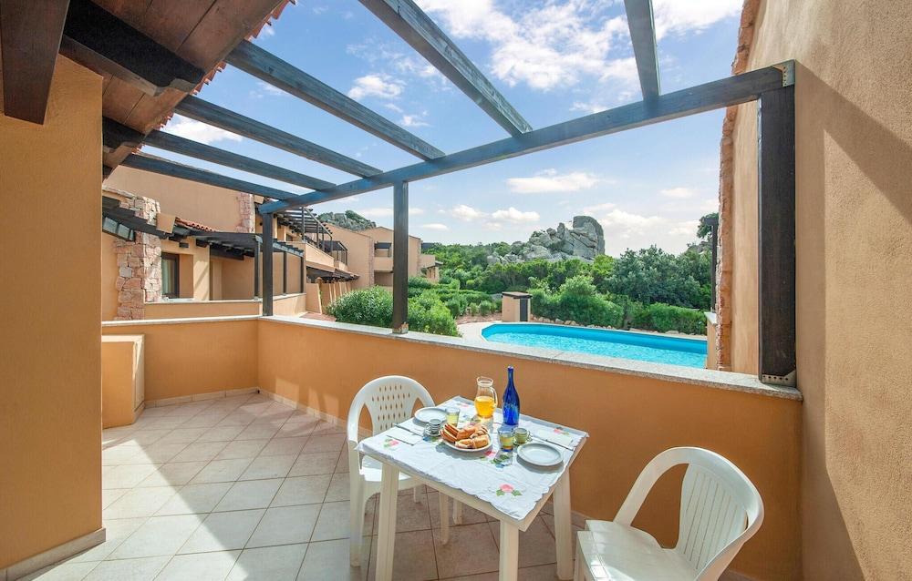 Beautiful Apartment in Trinita´d´agultu OT With 1 Bedrooms, Wifi and Outdoor Swimming Pool