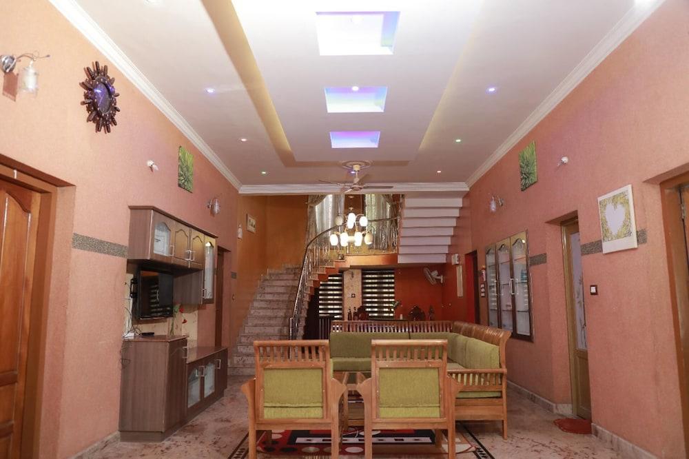 Captivating 5-bed Villa in Vettiyar