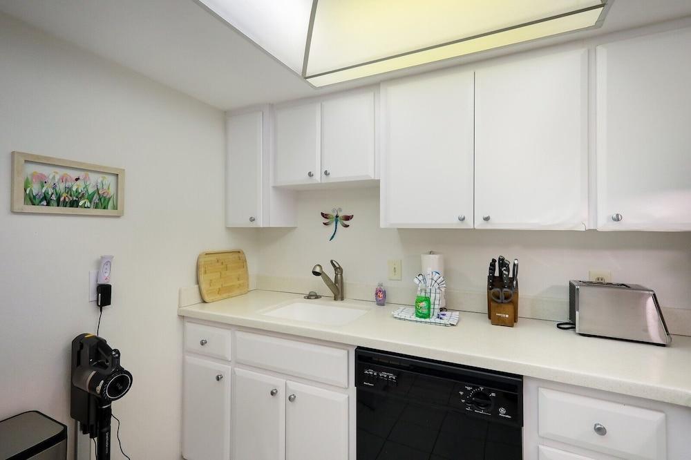 7th Heaven 1 Bedroom Condo by RedAwning