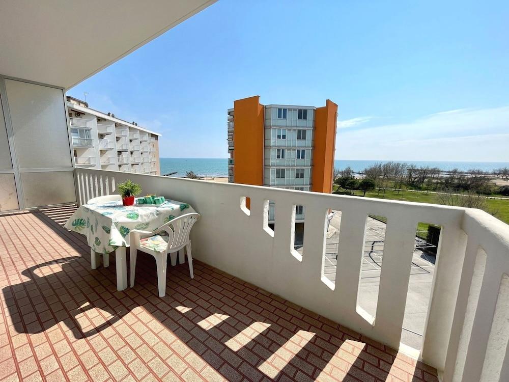 Welcoming Flat With Large Balcony