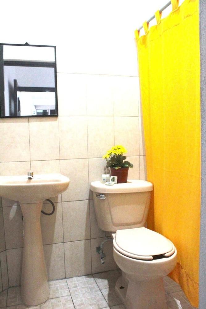 Room in Guest Room - Standard Queen Room two Beds