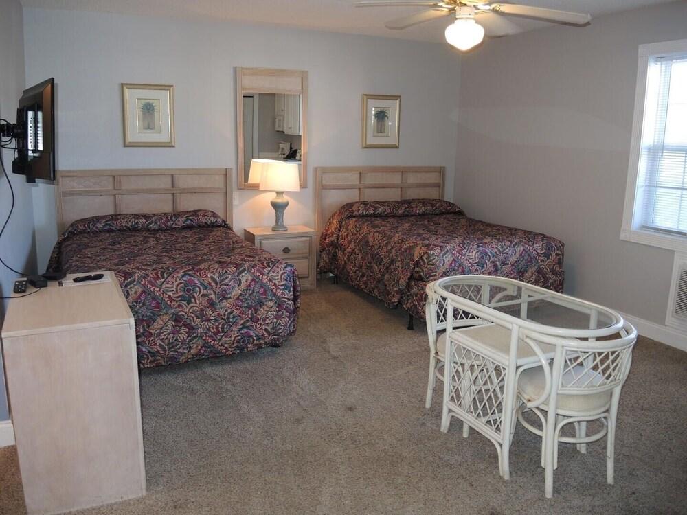 Brunswick Plantation Villa 1005 Minutes from Sunset Beach, North Myrtle Beach, and Myrtle Beach by RedAwning