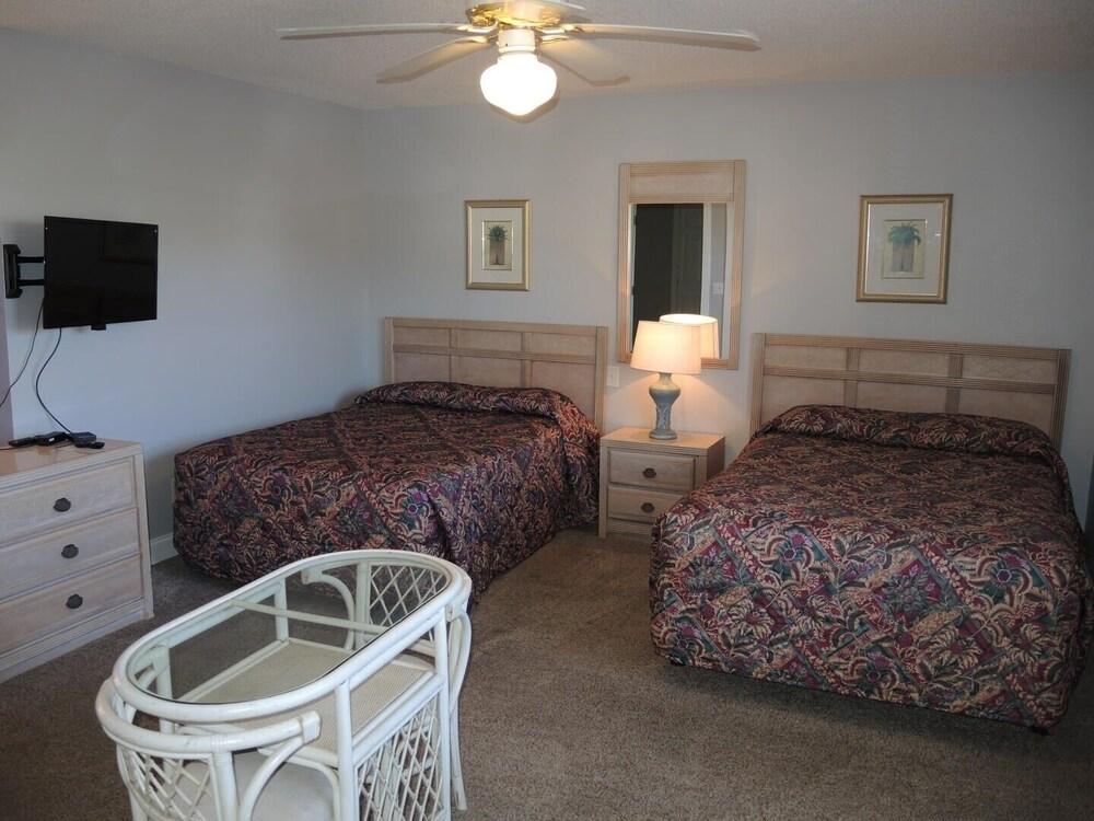 Brunswick Plantation Villa 1005 Minutes from Sunset Beach, North Myrtle Beach, and Myrtle Beach by RedAwning