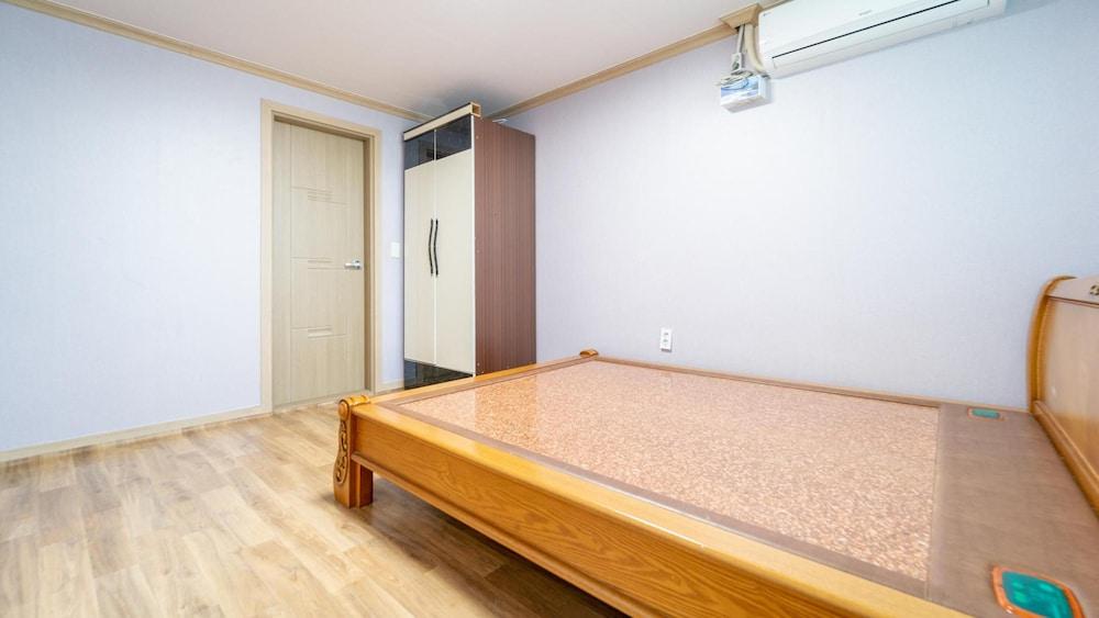 Yeosu Moranggee Pension